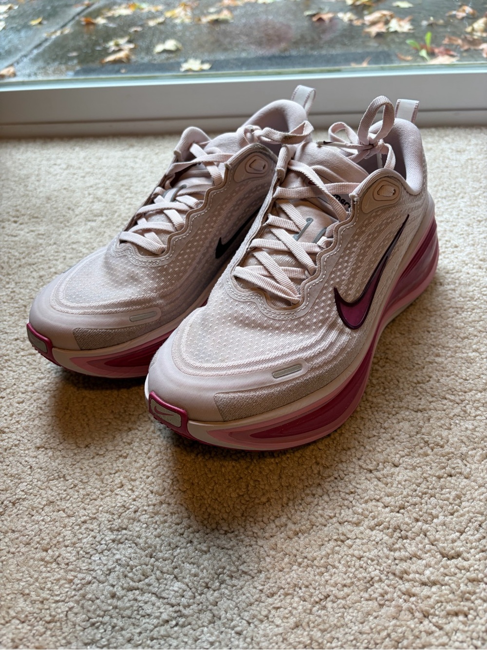 Nike Women’s Vomero Plus Light Pink and Magenta Sneakers
